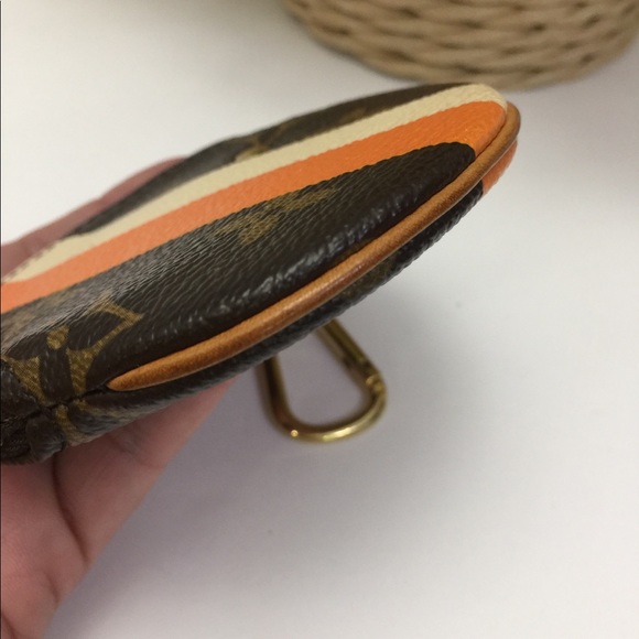 Louis Vuitton Round Coin purse - Picture 8 of 8